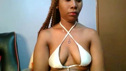 Snapshot of sexie_curvie chatting on February 2025 03:43:02 AM Maggie online show from February 2025 03:43:02 AM