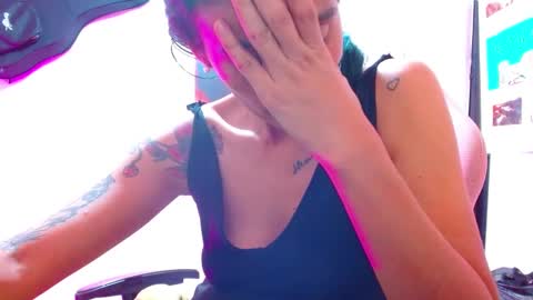 Snapshot of sexmilkdirty chatting on December 2024 03:19:02 AM sexmilkdirty online show from December 2024 03:19:02 AM