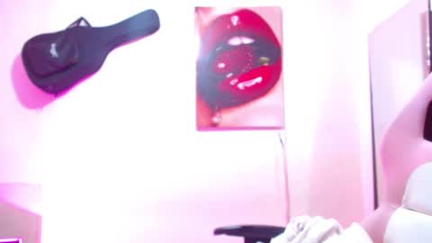 Snapshot of sexmilkdirty chatting on December 2024 09:41:01 PM sexmilkdirty online show from December 2024 09:41:01 PM