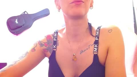 Snapshot of sexmilkdirty chatting on January 2025 03:05:02 AM sexmilkdirty online show from January 2025 03:05:02 AM