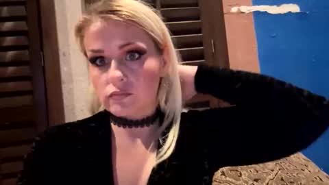 Snapshot of sexo_freak chatting on October 2025 07:43:01 AM DEAD-SEXY online show from October 2025 07:43:01 AM