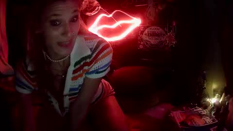 Snapshot of sexxileeah42o chatting on November 2025 04:17:01 PM Leeah CloudZzz online show from November 2025 04:17:01 PM