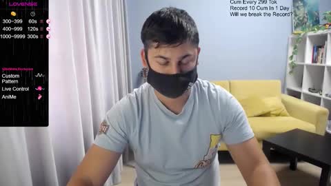 Snapshot of sexxxdickbig chatting on October 2025 06:46:01 AM Tommy online show from October 2025 06:46:01 AM