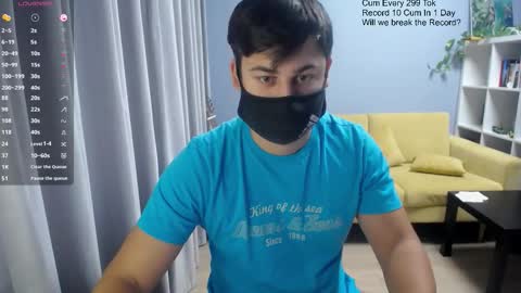 Snapshot of sexxxdickbig chatting on November 2025 07:42:02 AM Tommy online show from November 2025 07:42:02 AM