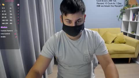 Snapshot of sexxxdickbig chatting on November 2025 08:47:01 AM Tommy online show from November 2025 08:47:01 AM