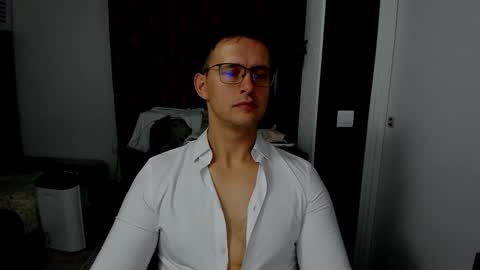 Sexxymuscles4U online show from November 2025 07:41:02 AM
