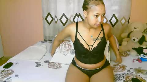 Snapshot of sexy_bluegirl chatting on October 2025 08:12:01 AM sexy_bluegirl online show from October 2025 08:12:01 AM