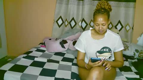 Snapshot of sexy_bluegirl chatting on October 2025 01:57:01 AM sexy_bluegirl online show from October 2025 01:57:01 AM