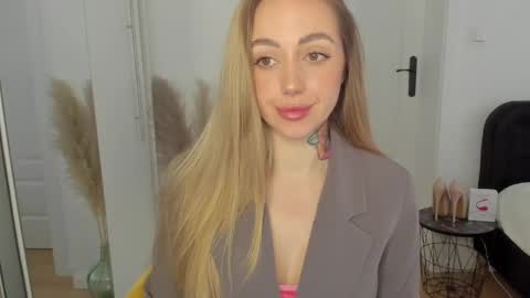 Snapshot of sexy_coralie chatting on February 2025 02:34:02 PM C o r a l i e online show from February 2025 02:34:02 PM