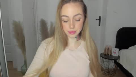 Snapshot of sexy_coralie chatting on February 2025 02:58:02 PM C o r a l i e online show from February 2025 02:58:02 PM