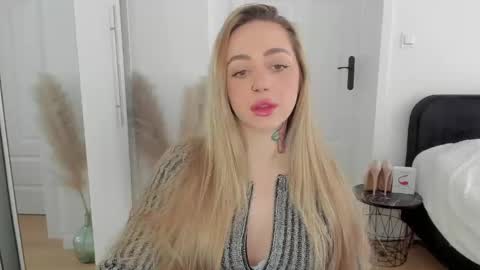 Snapshot of sexy_coralie chatting on March 2025 07:27:02 AM C o r a l i e online show from March 2025 07:27:02 AM