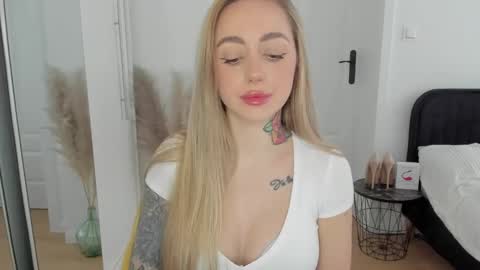 Snapshot of sexy_coralie chatting on March 2025 02:21:02 PM C o r a l i e online show from March 2025 02:21:02 PM