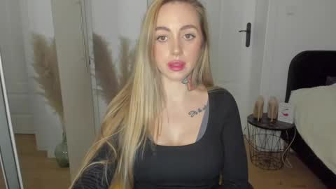 Snapshot of sexy_coralie chatting on March 2025 06:23:01 PM C o r a l i e online show from March 2025 06:23:01 PM