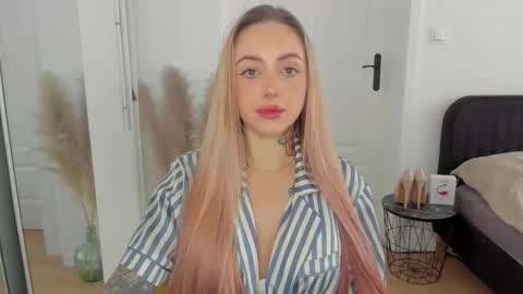 Snapshot of sexy_coralie chatting on September 2025 06:46:01 AM C o r a l i e online show from September 2025 06:46:01 AM