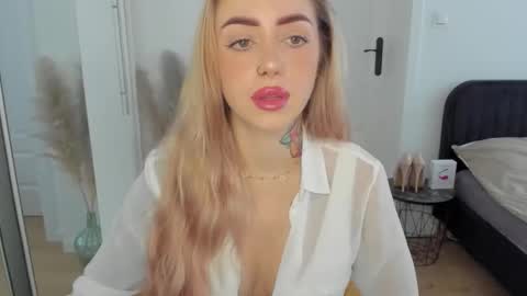 Snapshot of sexy_coralie chatting on September 2025 06:46:01 AM C o r a l i e online show from September 2025 06:46:01 AM