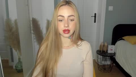 Snapshot of sexy_coralie chatting on May 2026 06:51:02 AM C o r a l i e online show from May 2026 06:51:02 AM