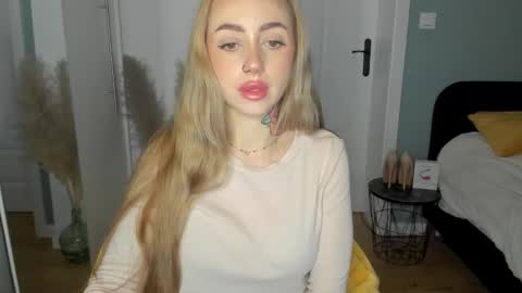 Snapshot of sexy_coralie chatting on May 2026 06:30:02 AM C o r a l i e online show from May 2026 06:30:02 AM