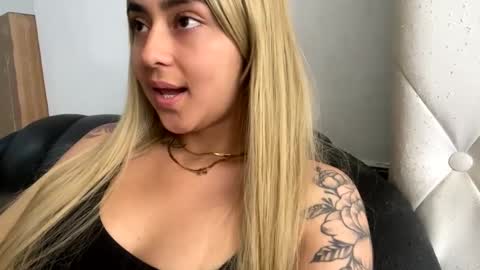 Snapshot of sexy_foxx_ chatting on February 2025 05:40:01 PM Antonella online show from February 2025 05:40:01 PM