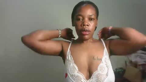 sexy_lyna online show from January 2026 07:13:01 AM