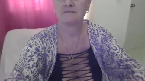 Snapshot of sexyalliekay chatting on January 2025 05:26:02 PM Sexy GILF Allie Kay online show from January 2025 05:26:02 PM