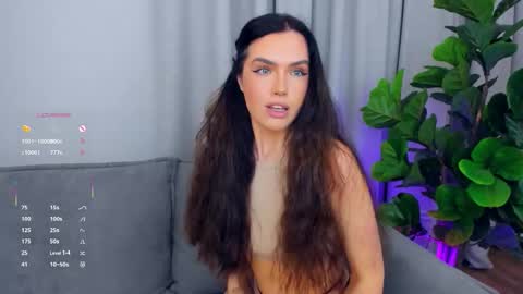 Snapshot of sexyangeloux chatting on October 2025 09:25:01 PM Lou online show from October 2025 09:25:01 PM