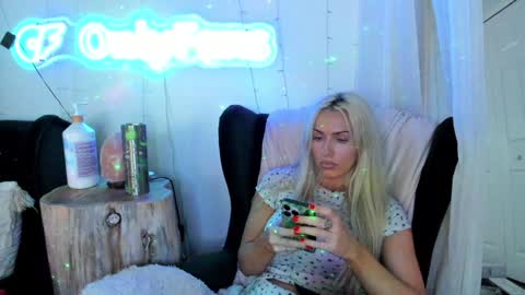 Ashley Teal online show from February 2025 02:15:01 AM