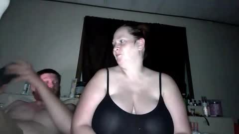 Snapshot of sexybitch9214 chatting on November 2025 04:04:01 AM Etowngirl14 online show from November 2025 04:04:01 AM