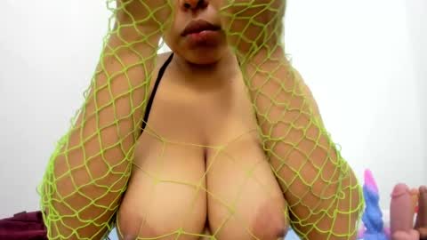 Snapshot of sexybrown_2005 chatting on September 2025 12:27:02 AM sexybrown_2005 online show from September 2025 12:27:02 AM