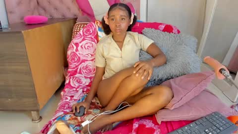 Snapshot of sexybrunnetem chatting on February 2025 05:21:01 AM sofia online show from February 2025 05:21:01 AM