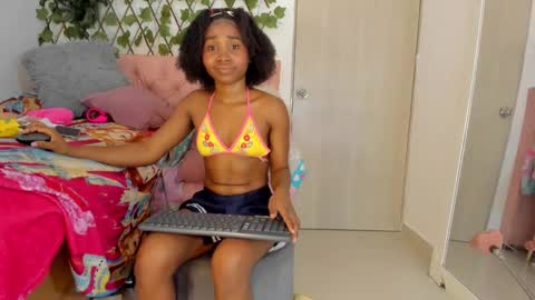 Snapshot of sexybrunnetem chatting on March 2025 12:20:01 PM sofia online show from March 2025 12:20:01 PM