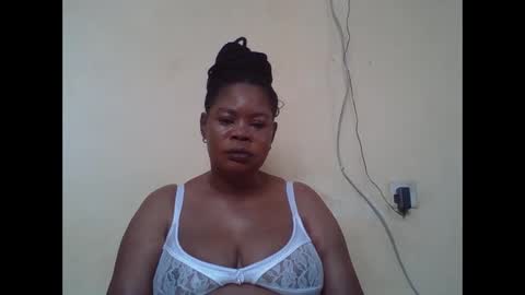 Snapshot of sexydove2 chatting on January 2026 07:01:01 AM EMILY online show from January 2026 07:01:01 AM