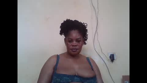 Snapshot of sexydove2 chatting on February 2026 06:26:01 AM EMILY online show from February 2026 06:26:01 AM