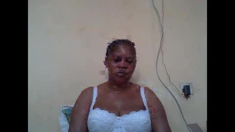 Snapshot of sexydove2 chatting on February 2026 06:35:02 AM EMILY online show from February 2026 06:35:02 AM