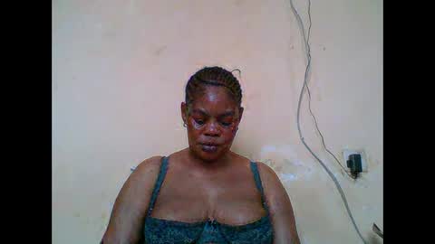 Snapshot of sexydove2 chatting on February 2026 06:44:01 AM EMILY online show from February 2026 06:44:01 AM