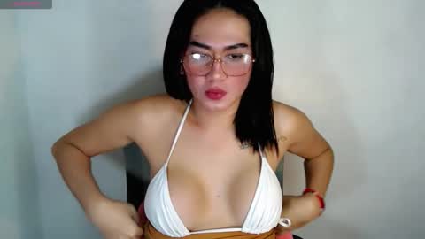 Snapshot of sexygigi_xox chatting on December 2025 04:23:01 PM gigi online show from December 2025 04:23:01 PM