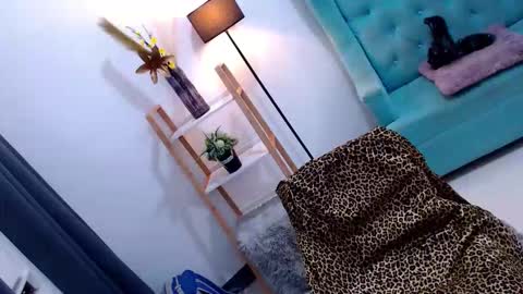 JENNY online show from November 2025 10:26:01 AM