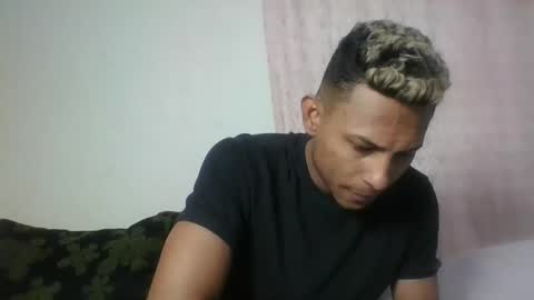 Snapshot of sexyleon69 chatting on December 2024 09:40:01 PM Sexy leon online show from December 2024 09:40:01 PM