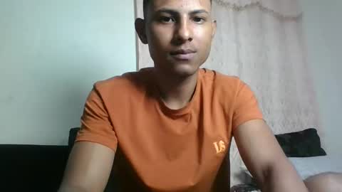 Snapshot of sexyleon69 chatting on February 2025 12:17:02 PM Sexy leon online show from February 2025 12:17:02 PM