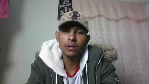 Snapshot of sexyleon69 chatting on February 2025 12:33:02 PM Sexy leon online show from February 2025 12:33:02 PM