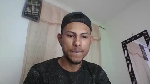 Snapshot of sexyleon69 chatting on November 2025 10:32:02 PM Sexy leon online show from November 2025 10:32:02 PM