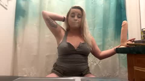 Snapshot of sexylilb17 chatting on March 2025 02:30:02 AM sexylilb17 online show from March 2025 02:30:02 AM