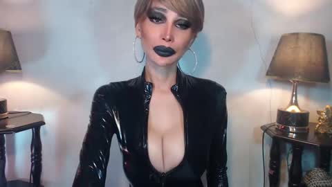 Snapshot of sexylusty2258 chatting on April 2026 02:48:02 AM Queen Sofia online show from April 2026 02:48:02 AM