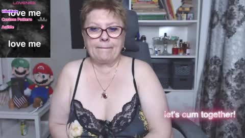 Snapshot of sexylynette4u chatting on October 2025 10:41:02 AM sexylynette4u online show from October 2025 10:41:02 AM