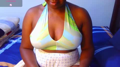 Snapshot of sexymompie chatting on September 2025 07:15:02 PM CANDY online show from September 2025 07:15:02 PM