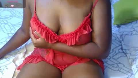 Snapshot of sexymompie chatting on October 2025 08:40:02 PM CANDY online show from October 2025 08:40:02 PM