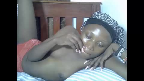 Snapshot of sexypetite4 chatting on May 2026 07:27:02 AM SHARON online show from May 2026 07:27:02 AM
