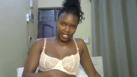 Snapshot of sexypetite_lee chatting on January 2025 07:02:02 PM Lee online show from January 2025 07:02:02 PM