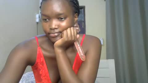 Snapshot of sexypetite_lee chatting on March 2025 11:47:02 AM Lee online show from March 2025 11:47:02 AM