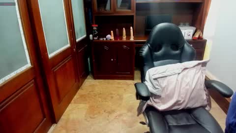 R A C H E L online show from November 2025 12:05:02 PM