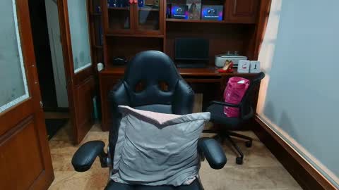 R A C H E L online show from December 2025 11:59:01 AM